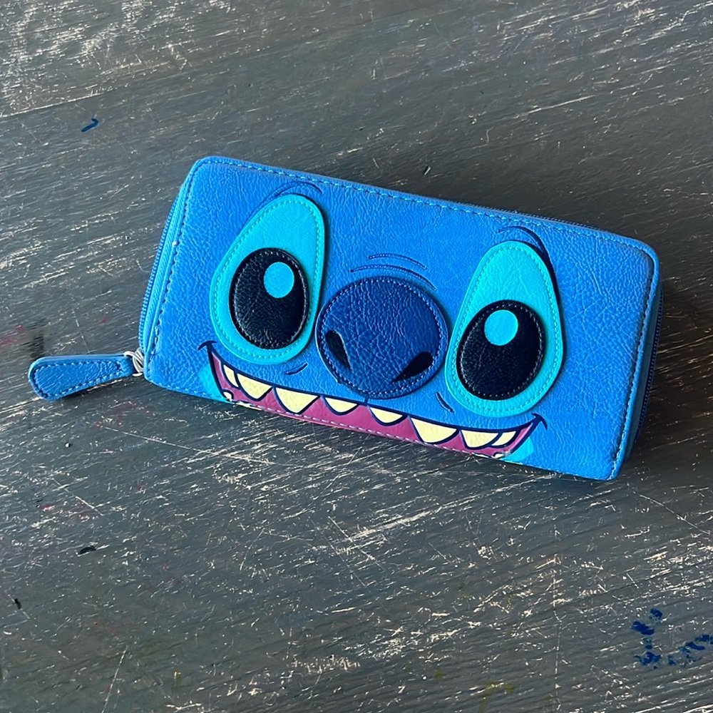 Disney Loungefly Stitch wallet. Super cute!